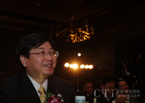  ��114�T�������E������񿂽�(j��ng)��¶���_�ĵ�΢Ц